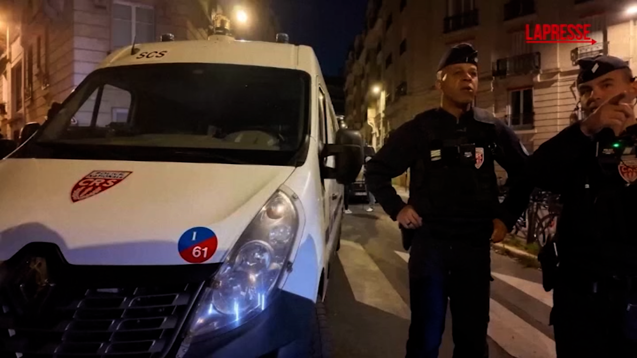 Francia, sostenitori di Sarkozy davanti alla casa dell’ex presidente Francia, sostenitori di Sarkozy davanti alla casa dell’ex presidente