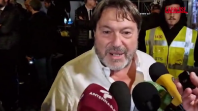 Manifestazione in solidarietà di Ranucci, il giornalista: “Grazie per la vicinanza, libertà di stampa va riempita di contenuti”