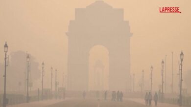 India, New Delhi soffocata dallo smog dopo Diwali: AQI oltre i livelli di sicurezza