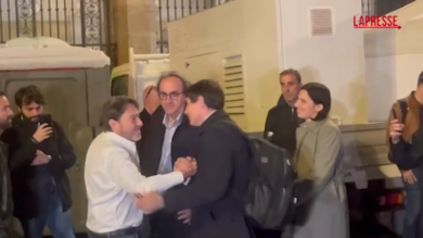 Manifestazione per la libertà di stampa a Roma: Ranucci saluta Conte, Schlein, Bonelli e Fratoianni