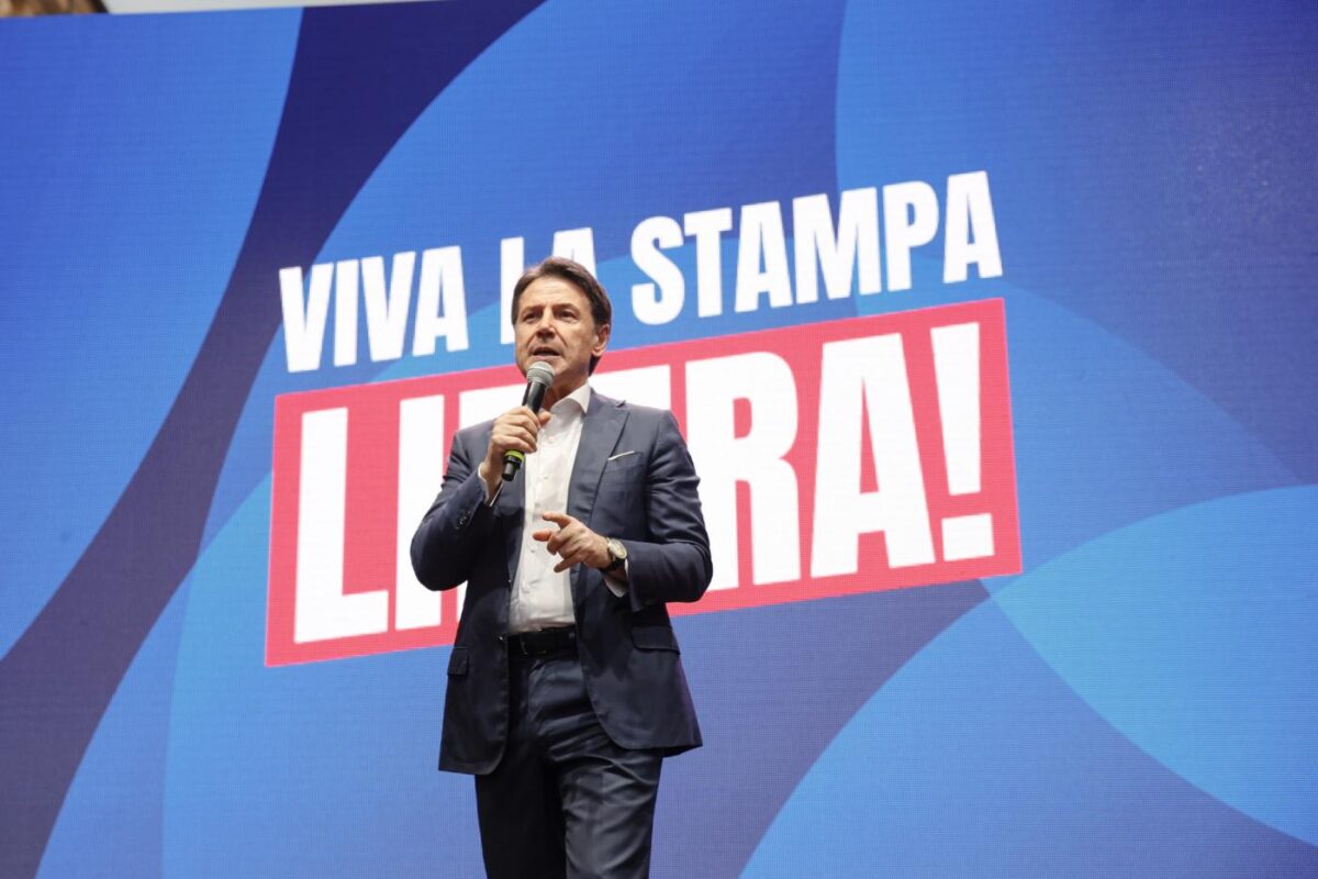 Attentato Ranucci, presidio per libertà di stampa a Roma. Schlein: “Mai detto governo Meloni mandante” Attentato Ranucci, presidio per libertà di stampa a Roma. Schlein: “Mai detto governo Meloni mandante”
