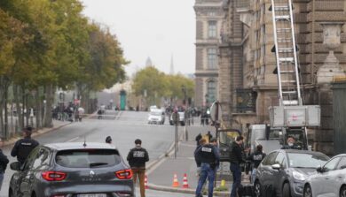Furto al Louvre, il museo stima un bottino di 88 milioni di euro