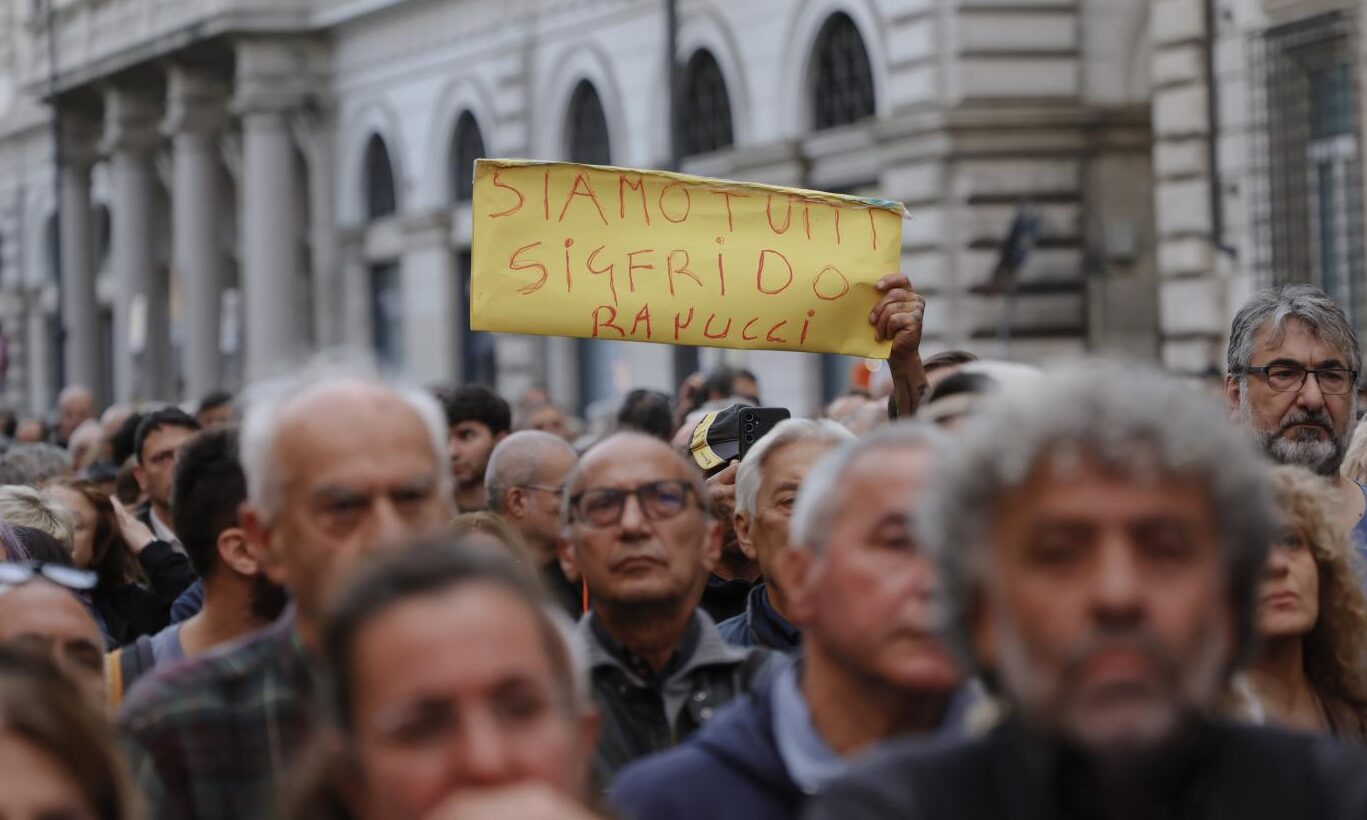 Attentato Ranucci, presidio per libertà di stampa a Roma. Schlein: “Mai detto governo Meloni mandante”