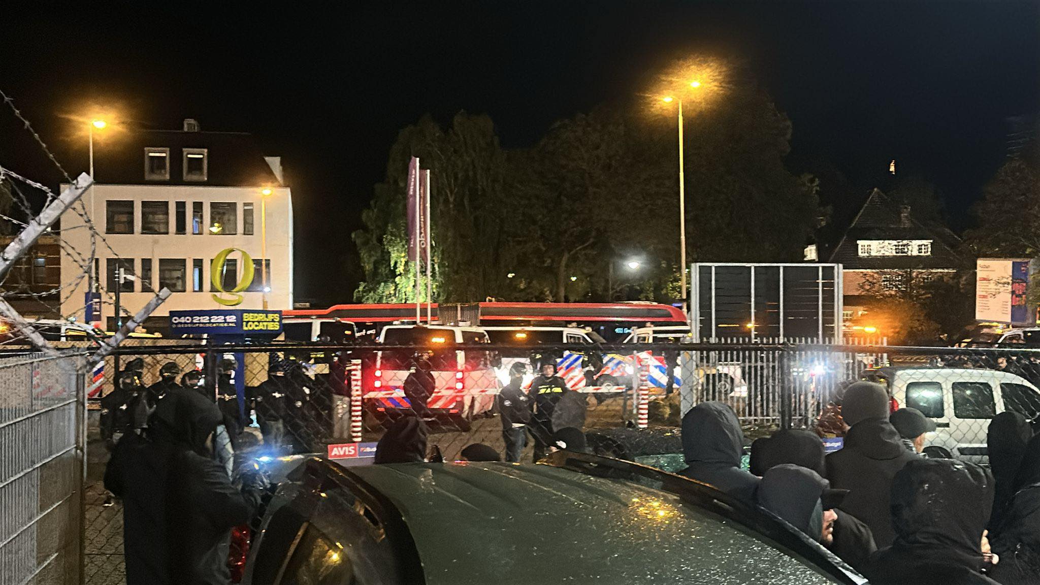 Eindhoven, 180 tifosi del Napoli fermati ed espulsi per aver “provocato disordini”. Tajani: “Seguo il caso”