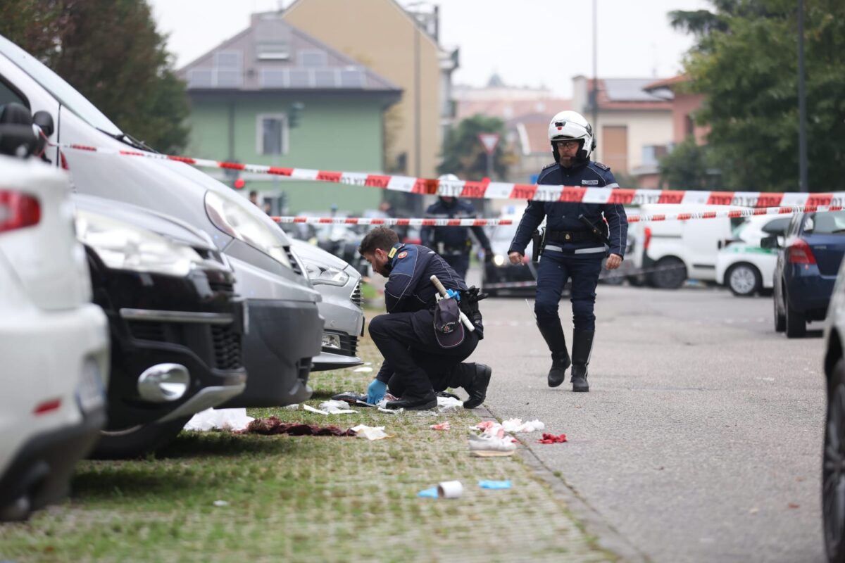 Milano, 62enne accoltellata: è gravissima. Fermato l’ex marito Milano, 62enne accoltellata: è gravissima. Fermato l’ex marito