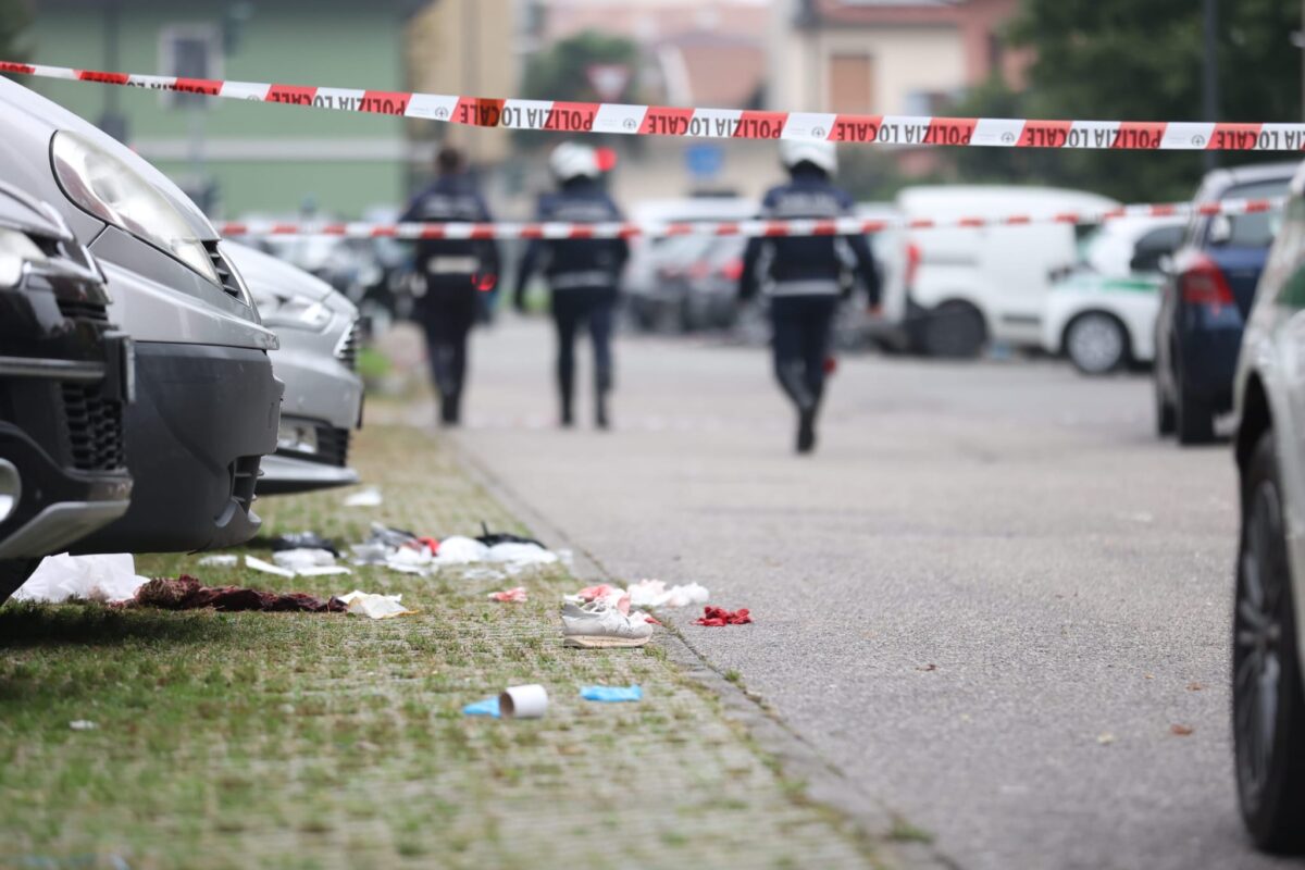 Milano, 62enne accoltellata: è morta. Arrestato l’ex marito Milano, 62enne accoltellata: è morta. Arrestato l’ex marito