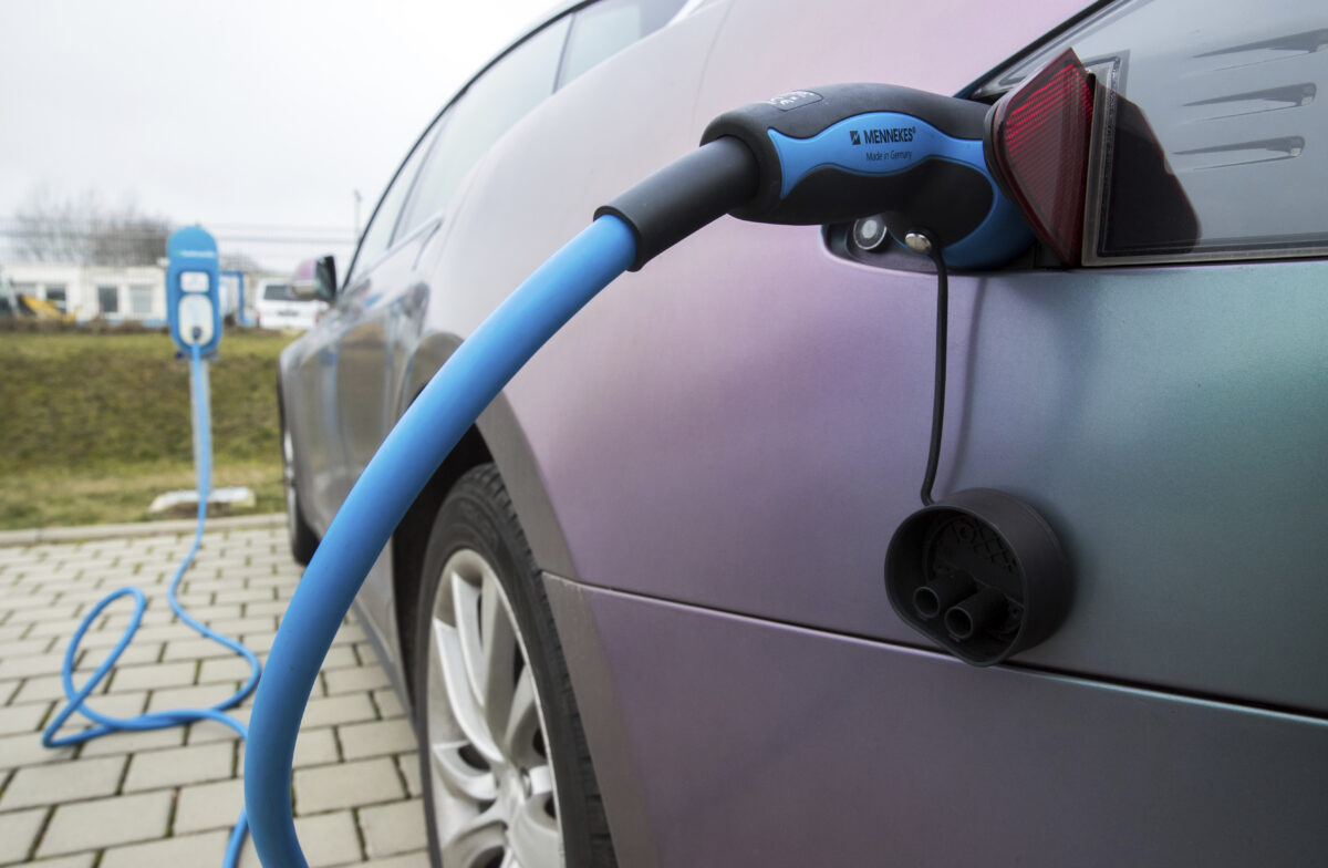 Bonus auto elettriche 2025, oggi 22 ottobre il click day: come richiederlo, requisiti, Isee
