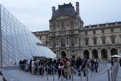 Louvre, il museo riapre a tre giorni dal furto