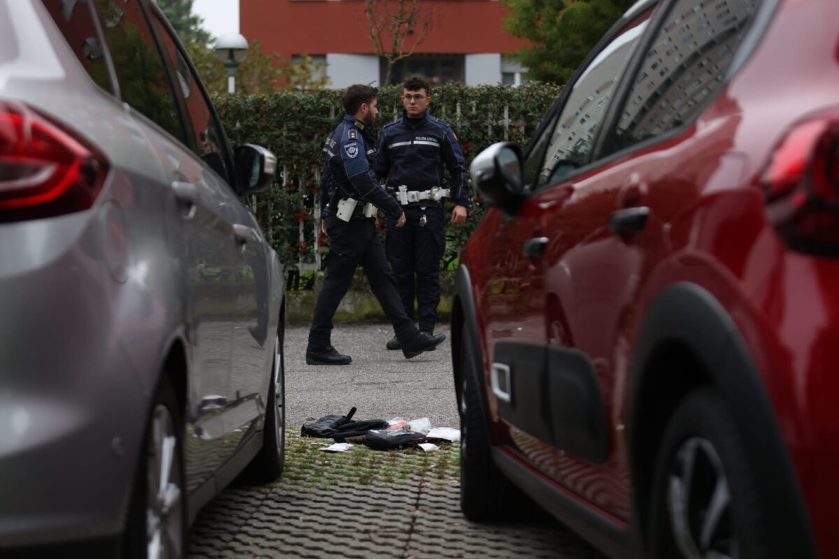 milano donna ferita al volto con un coltello 232 gravissima