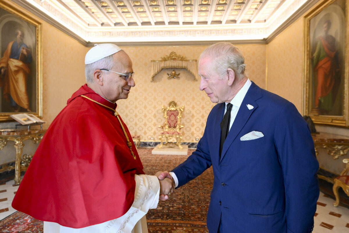 Re Carlo III e la regina Camilla a Roma oggi, la visita dei reali britannici a Papa Leone in 10 foto