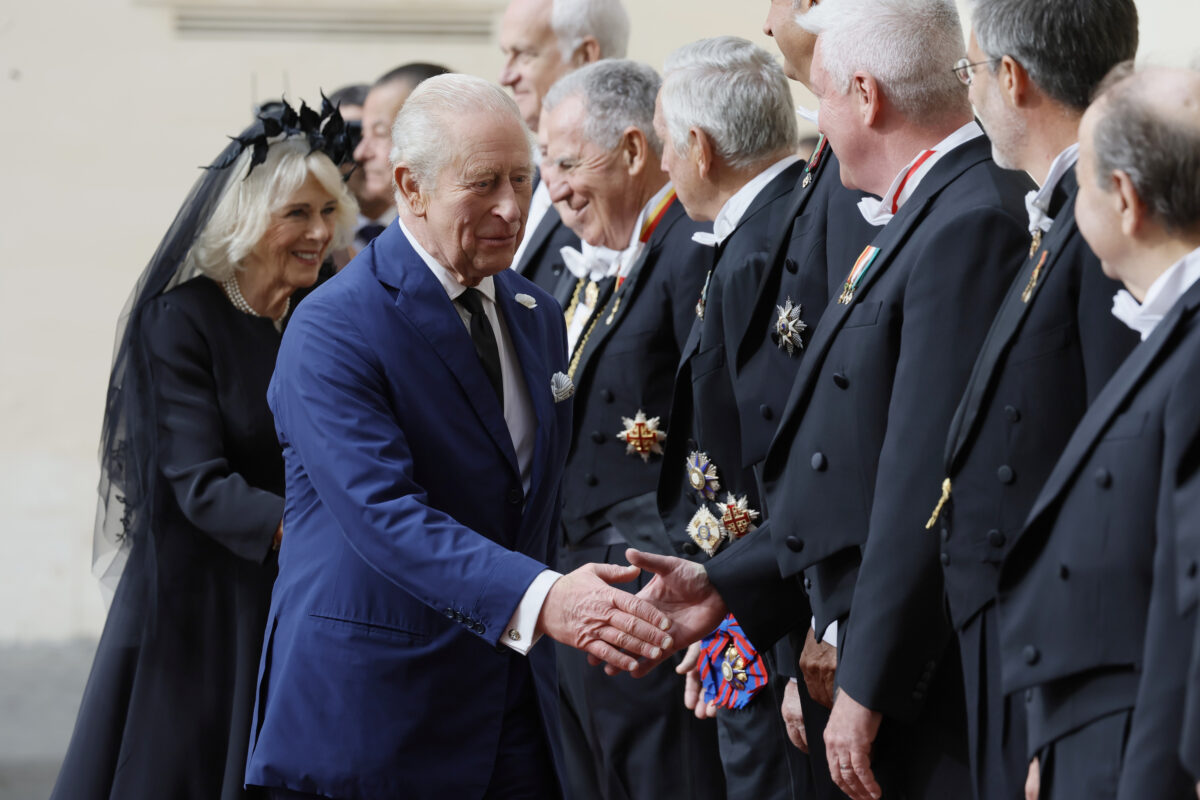 Galleria foto 'Re Carlo III e la regina Camilla a Roma oggi, la visita dei reali britannici a Papa Leone in 10 foto' - foto 6