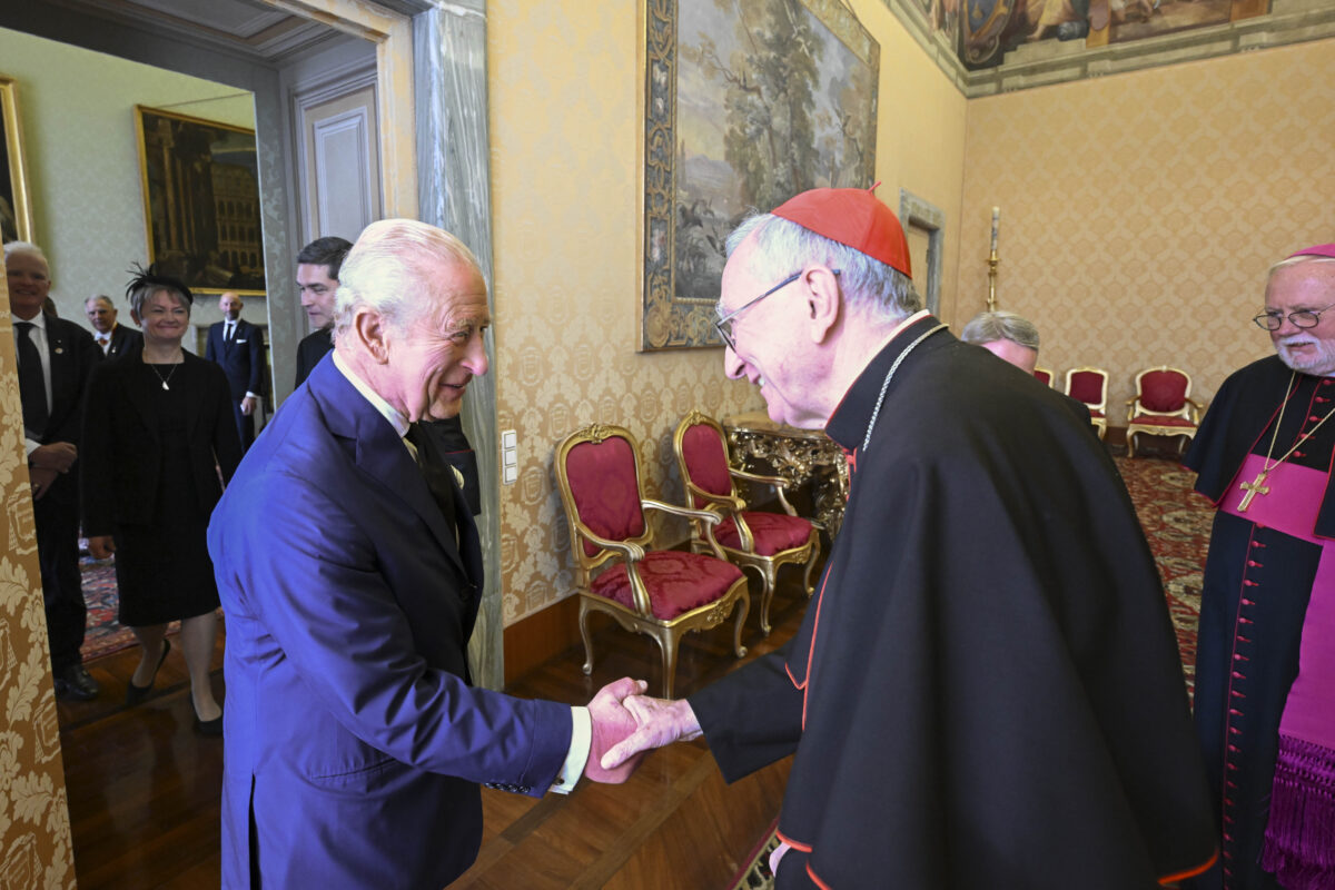 Galleria foto 'Re Carlo III e la regina Camilla a Roma oggi, la visita dei reali britannici a Papa Leone in 10 foto' - foto 7