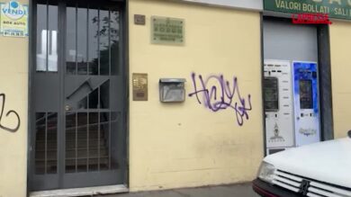 Torino, 39enne ucciso sotto casa dei genitori: caccia al killer