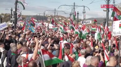Ungheria, in migliaia a Budapest per sostenere Orbán in vista delle elezioni