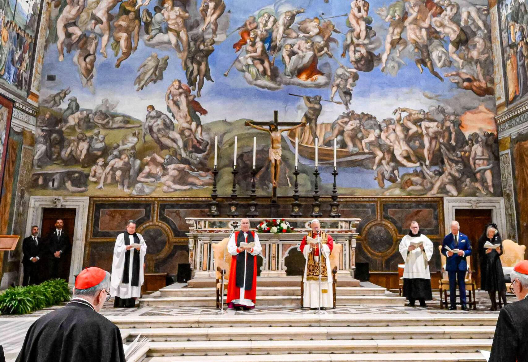 Re Carlo III e la regina Camilla pregano con Papa Leone XIV: è la prima volta dopo 500 anni – La diretta