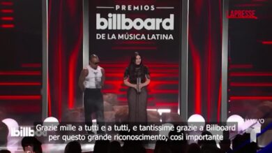 Laura Pausini prima italiana a vincere il 'Billboard Icon Award': l'artista riceve il premio