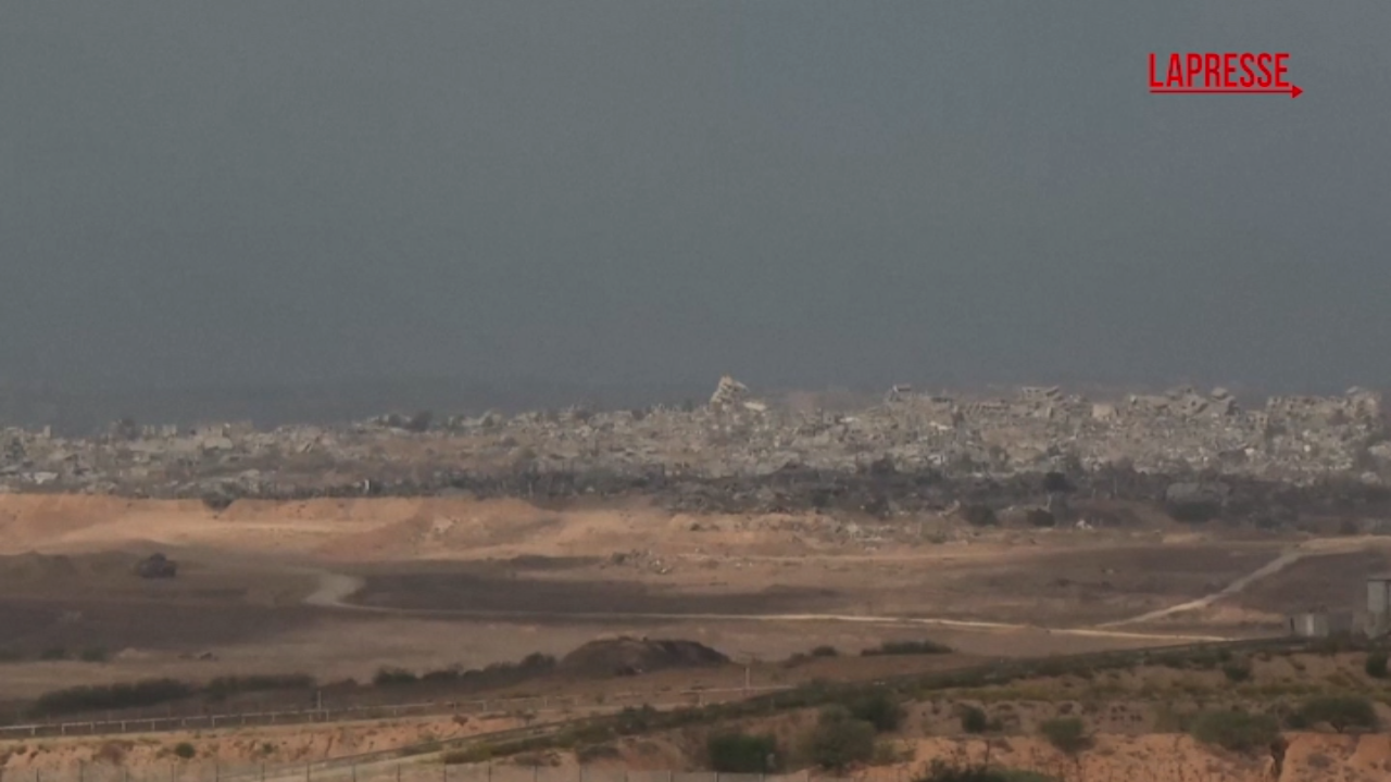 Le immagini della distruzione di Gaza visibile dal sud di Israele Le immagini della distruzione di Gaza visibile dal sud di Israele