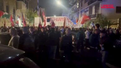 Roma, corteo pro-Pal torna verso piazza Verdi: ancora idranti per fermare i manifestanti