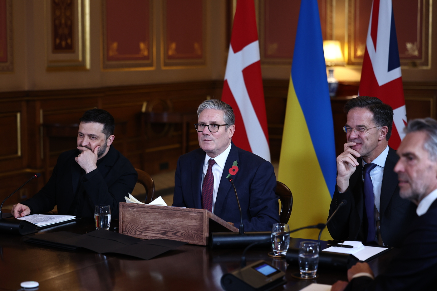 Ucraina, Zelensky dai volenterosi: alleati promettono pressione su Putin Ucraina, Zelensky dai volenterosi: alleati promettono pressione su Putin