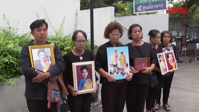 Thailandia,  morta a 93 anni la Regina Madre Sirikit : il popolo in lutto