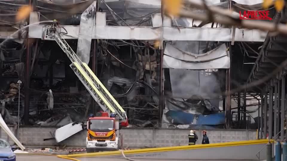 Ucraina, missili russi distruggono magazzino a nord di Kiev Ucraina, missili russi distruggono magazzino a nord di Kiev