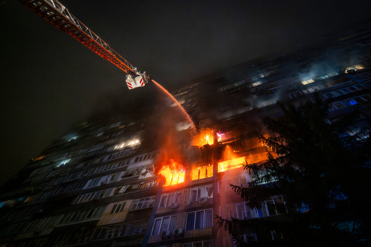 Ucraina, nella notte attacco russo su Kiev: 3 morti Ucraina, nella notte attacco russo su Kiev: 3 morti