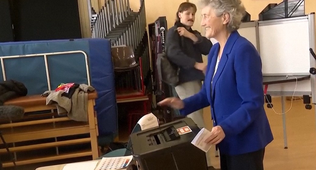 Irlanda, Connolly sarà la nuova presidente: la rivale ammette sconfitta alle elezioni Irlanda, Connolly sarà la nuova presidente: la rivale ammette sconfitta alle elezioni