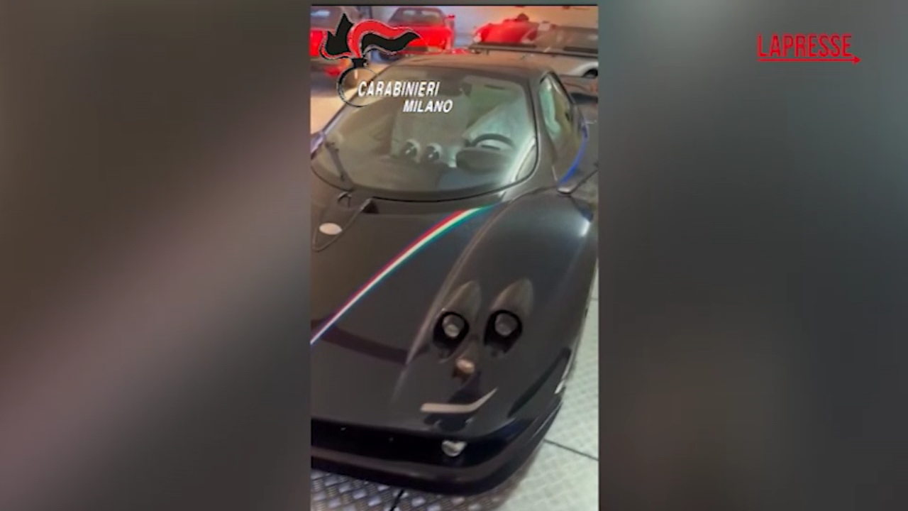Milano, sequestrata una fuoriserie sottratta in Germania: vale 12 mln di euro Milano, sequestrata una fuoriserie sottratta in Germania: vale 12 mln di euro
