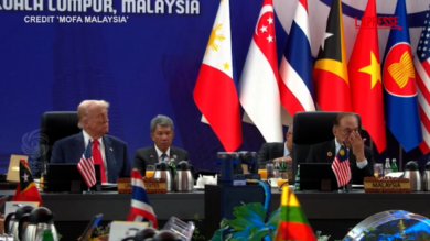 Trump al vertice Asean: l'orchestra suona la colonna sonora di Rocky