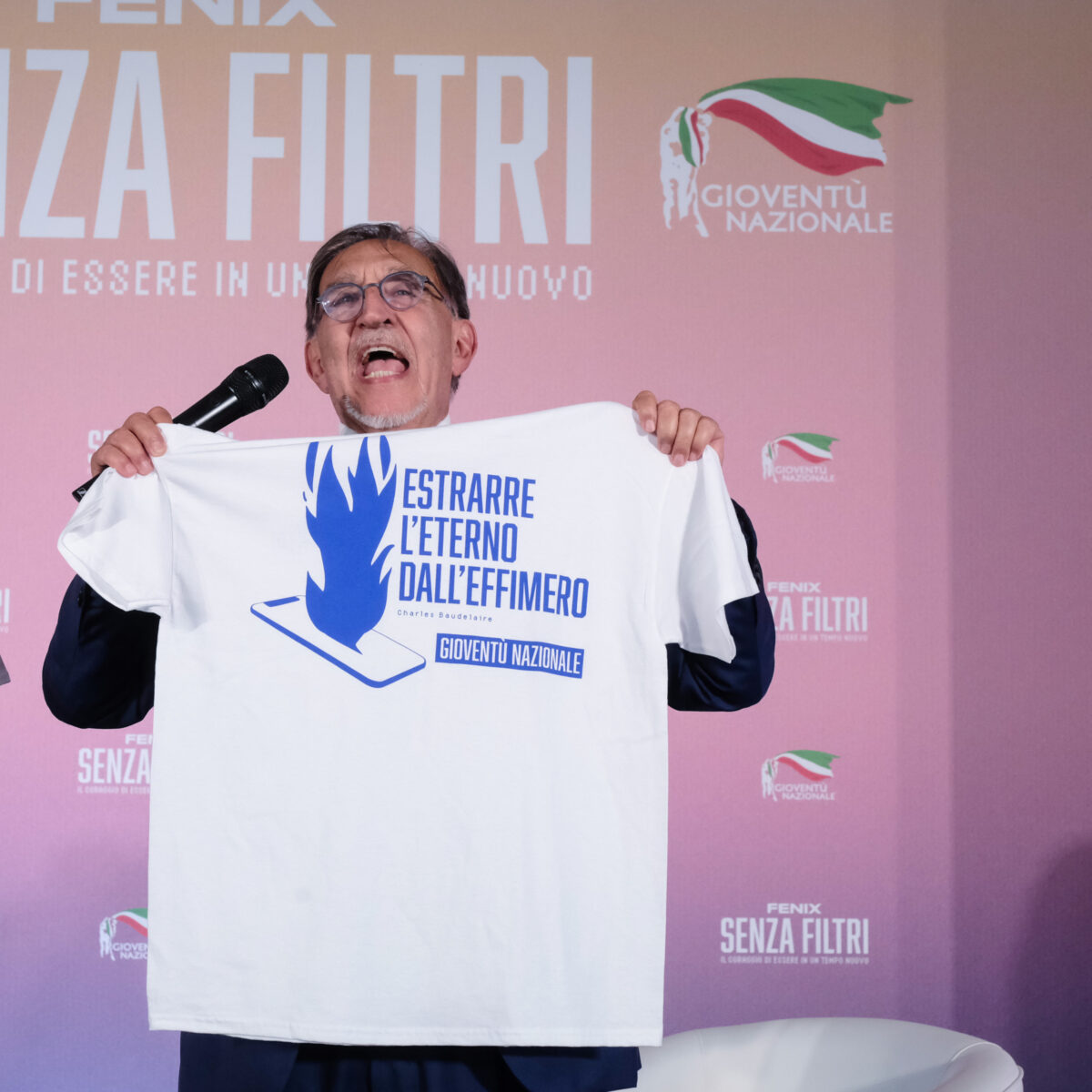La Russa: “Dall’Msi a Fratelli d’Italia, la fiamma c’è ancora” La Russa: “Dall’Msi a Fratelli d’Italia, la fiamma c’è ancora”