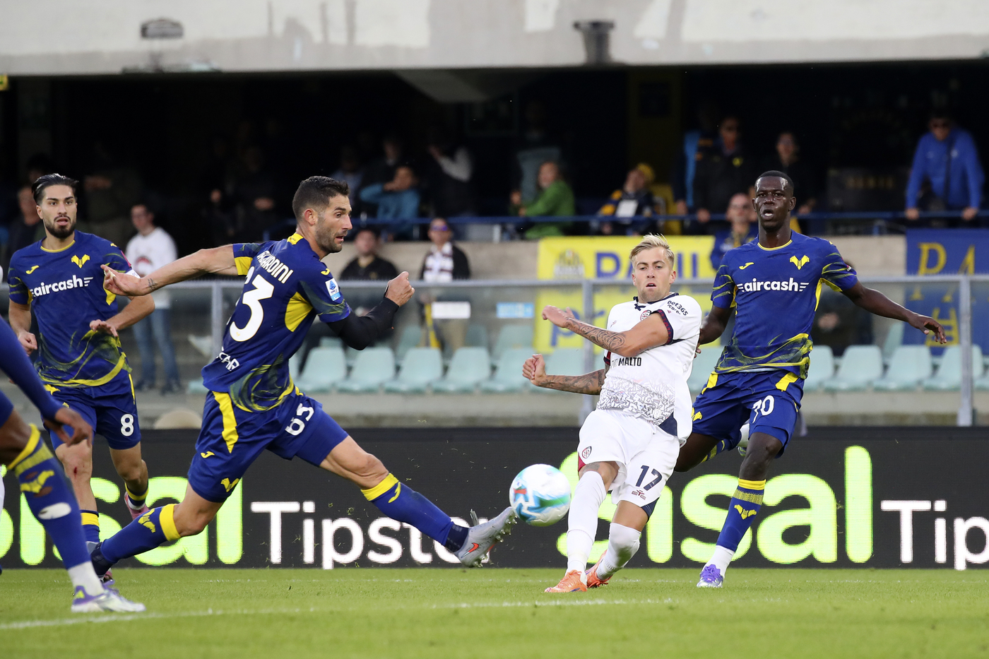 Verona Cagliari 2 2, rimonta dei sardi: pareggia Felici al 92esimo Verona Cagliari 2 2, rimonta dei sardi: pareggia Felici al 92esimo