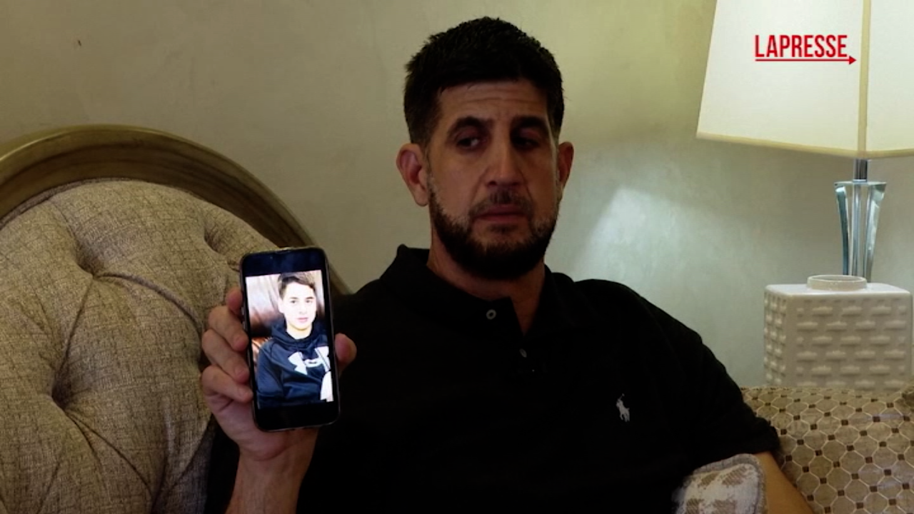 Israele, 16enne americano palestinese detenuto da 8 mesi. Il padre: "Un bambino in un centro di tortura" Israele, 16enne americano palestinese detenuto da 8 mesi. Il padre: "Un bambino in un centro di tortura"