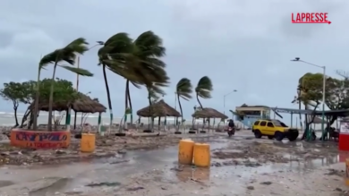 Caraibi, l'uragano Melissa sfiora i 230 km orari e minaccia Cuba: le immagini