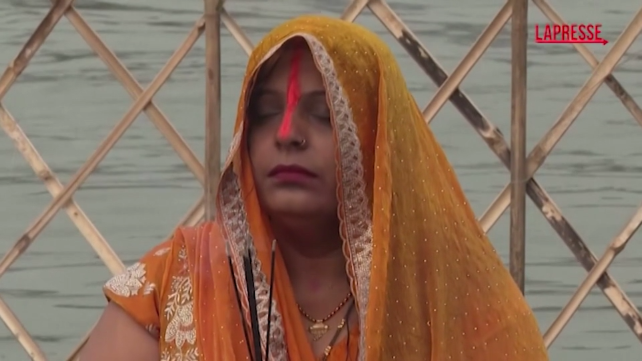 India, devoti indù celebrano la festa di Chhath India, devoti indù celebrano la festa di Chhath