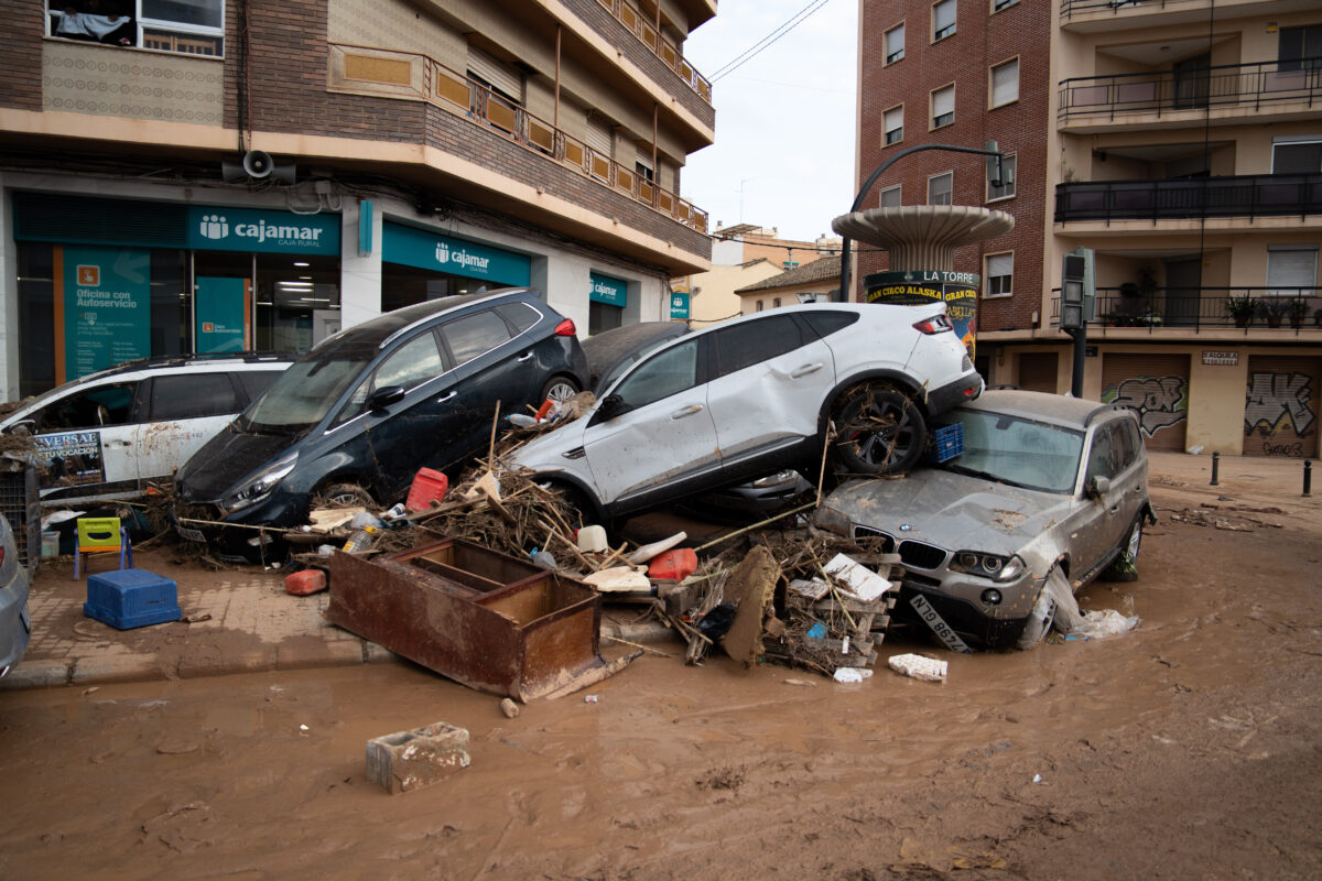Spagna, un anno fa la Dana a Valencia: numeri, polemiche ed errori nella gestione dell’alluvione