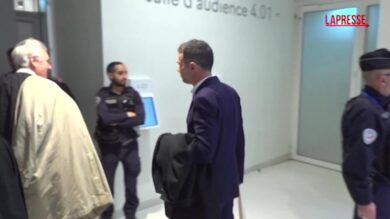 Commenti “maliziosi” su Brigitte Macron: dieci persone a processo