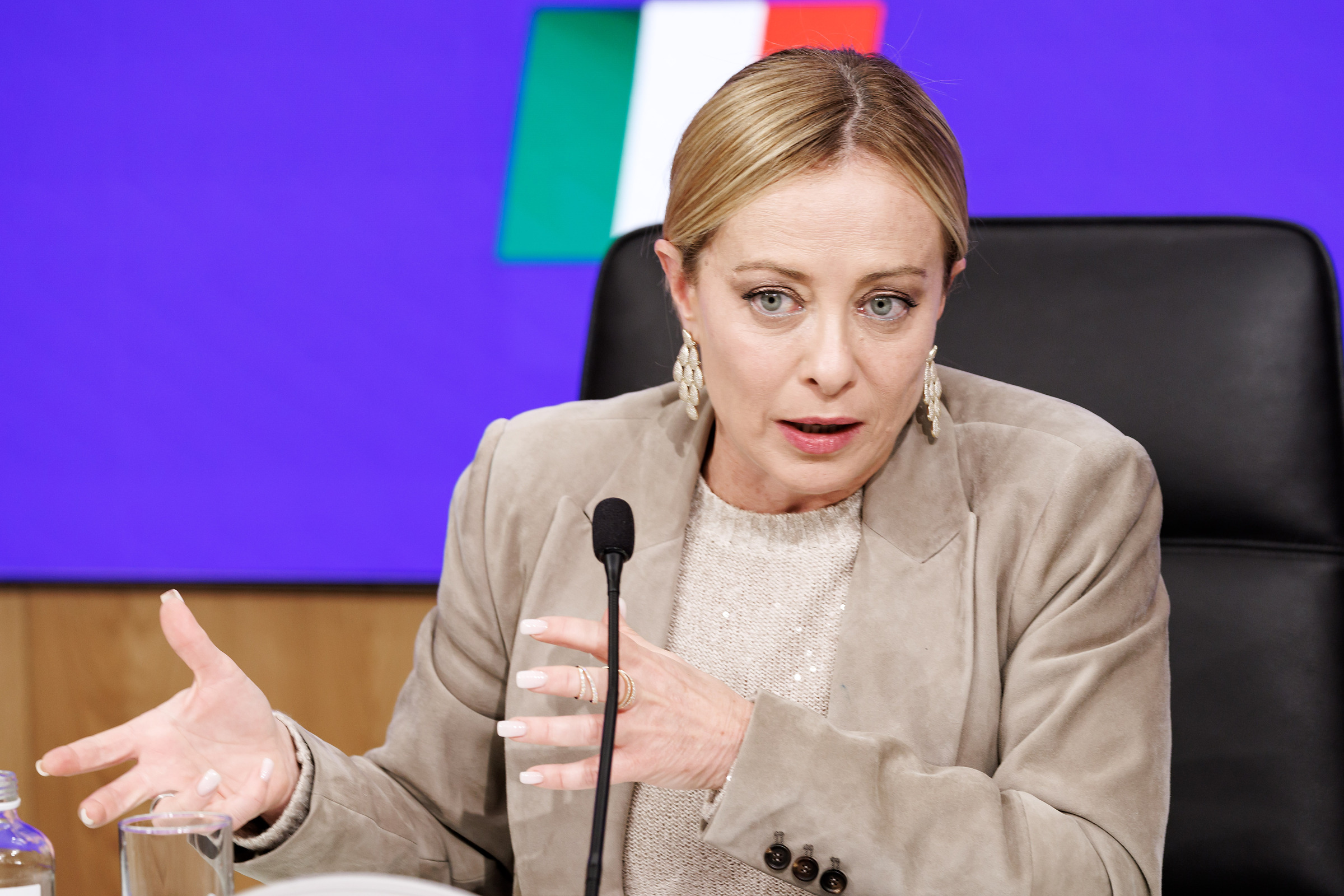 Meloni: “Tagliamo tasse a milioni italiani, mai patrimoniale”