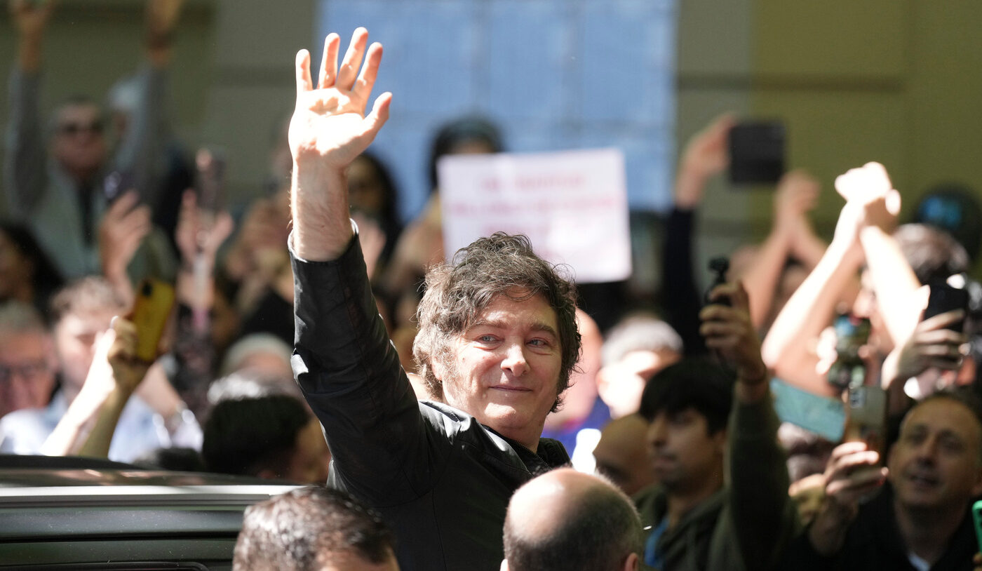 Argentina, Milei trionfa in elezioni legislative: vince con oltre il 40% Argentina, Milei trionfa in elezioni legislative: vince con oltre il 40%