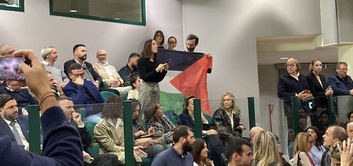 Regione Marche, incursione Pro Pal nella prima seduta del Consiglio Regione Marche, incursione Pro Pal nella prima seduta del Consiglio