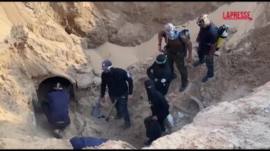 Gaza, squadre egiziane al lavoro per trovare resti degli ostaggi