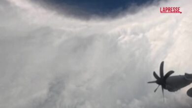 L’uragano Melissa sui cieli della Giamaica: le spettacolari immagini dall’aereo