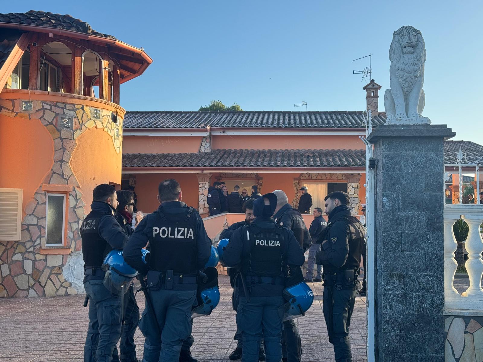 Roma, al via demolizione villa abusiva di clan Sinti al Casilino Roma, al via demolizione villa abusiva di clan Sinti al Casilino