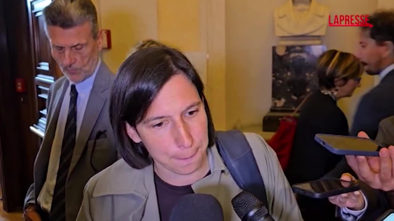 Lavoro, Schlein a Meloni: "Dati parlano chiaro? Sì stipendi bassi e più povertà" Lavoro, Schlein a Meloni: "Dati parlano chiaro? Sì stipendi bassi e più povertà"
