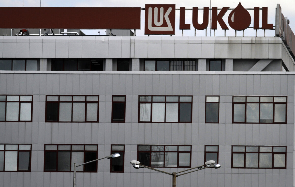 Lukoil venderà le attività internazionali in risposta alle sanzioni di Trump Lukoil venderà le attività internazionali in risposta alle sanzioni di Trump
