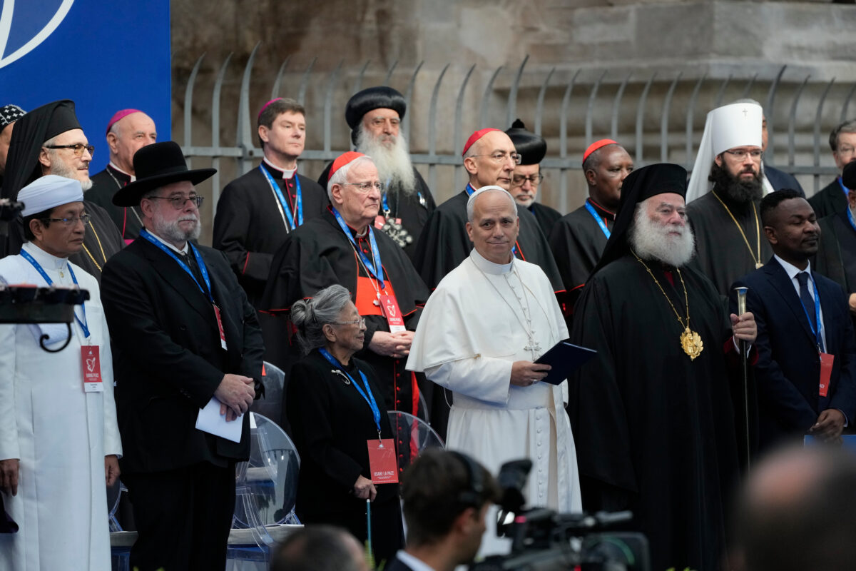 Pace, Papa: “Basta guerre con dolorosi cumuli di morti” Pace, Papa: “Basta guerre con dolorosi cumuli di morti”