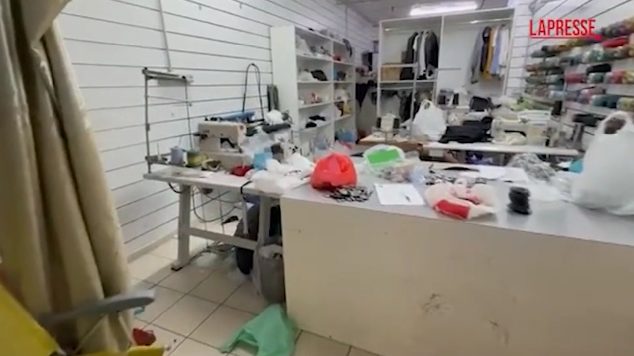 Falsificavano le griffe più famose: sequestrata sartoria illegale a Milano Falsificavano le griffe più famose: sequestrata sartoria illegale a Milano