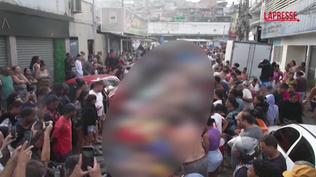 Brasile, raid contro narcos: decine di corpi per strada nella favela di Rio Brasile, raid contro narcos: decine di corpi per strada nella favela di Rio