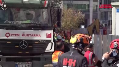 Turchia, crolla palazzo a causa dei lavori della metropolitana: i soccorsi