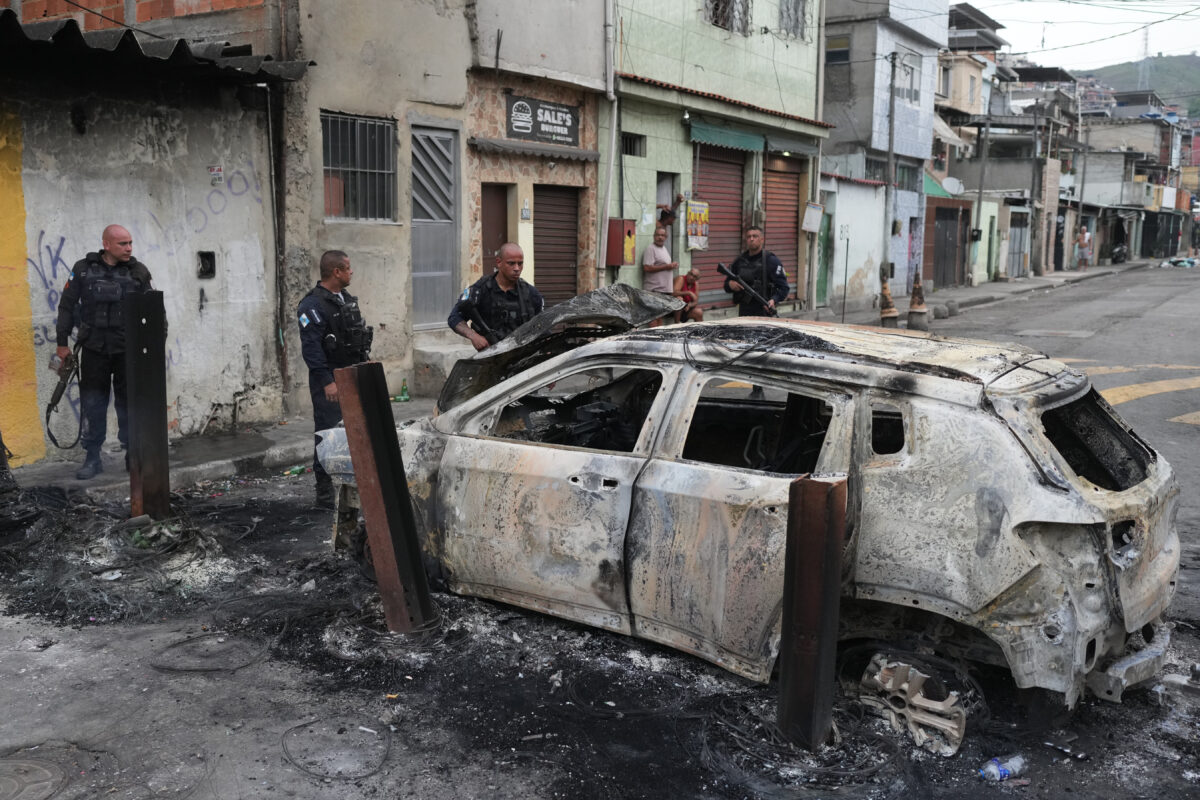 Brasile, maxi operazione contro i narcotrafficanti a Rio: almeno 64 morti Brasile, maxi operazione contro i narcotrafficanti a Rio: almeno 64 morti