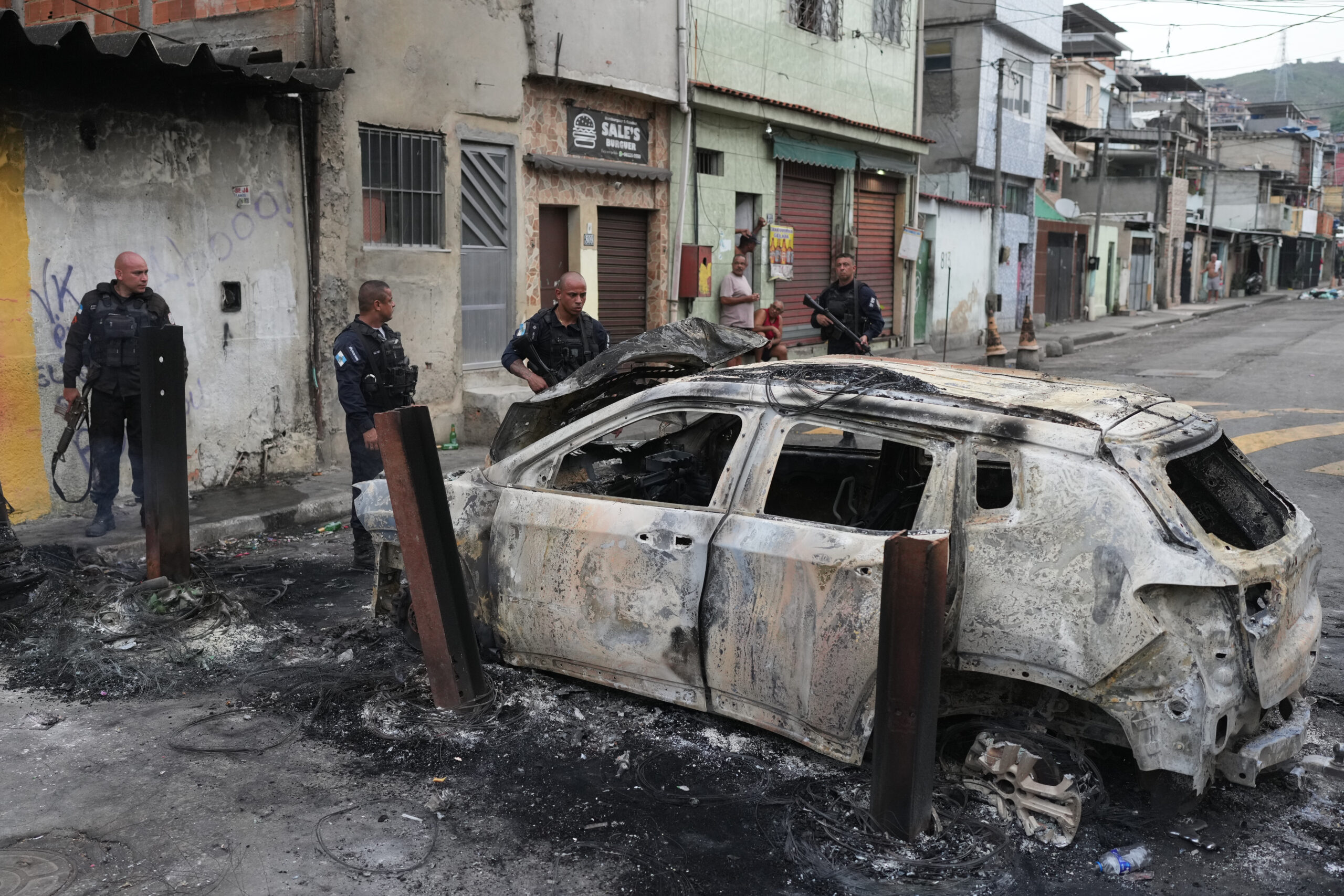 Brasile, maxi operazione contro i narcotrafficanti a Rio: almeno 122 morti